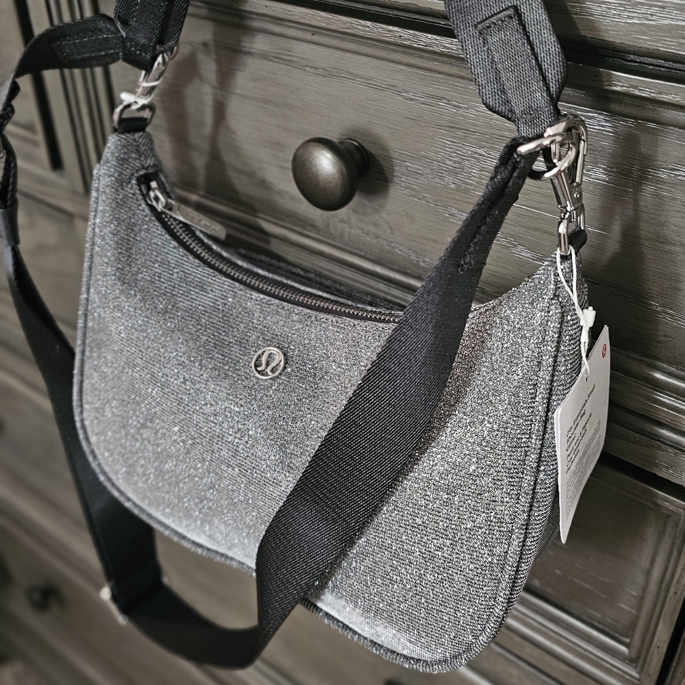 Lululemon Crossbody Bag - Picture 4 of 8